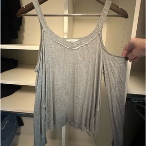 NYTT BOUTIQUE COLD SHOULDER TOP SIZE XS
